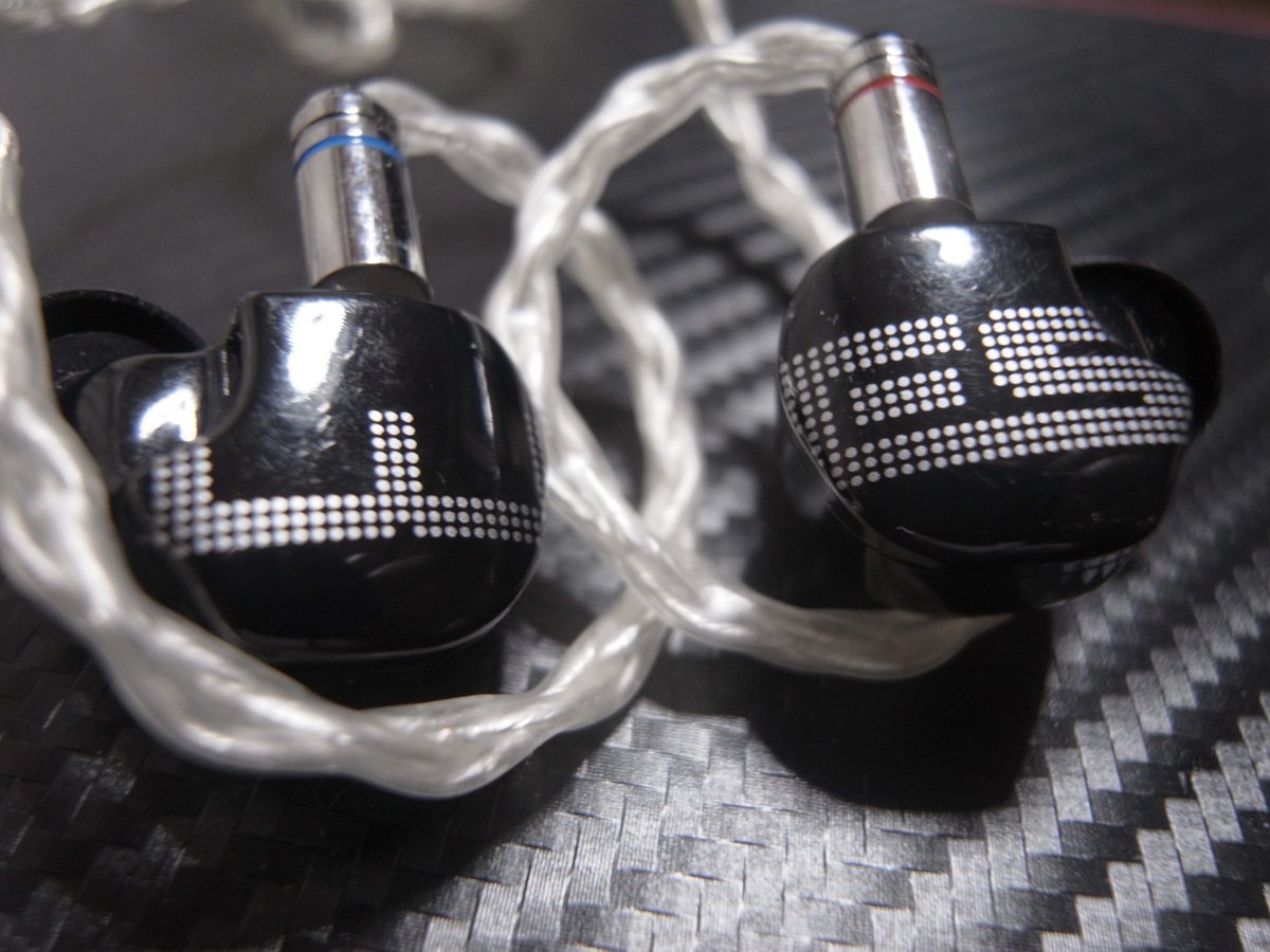 data0x00's tweet photo. 今日もES3。この機種がTLに流れるのって少ないからな。
#Earsonics #ES3 https://t.co/CujMVPnXKD