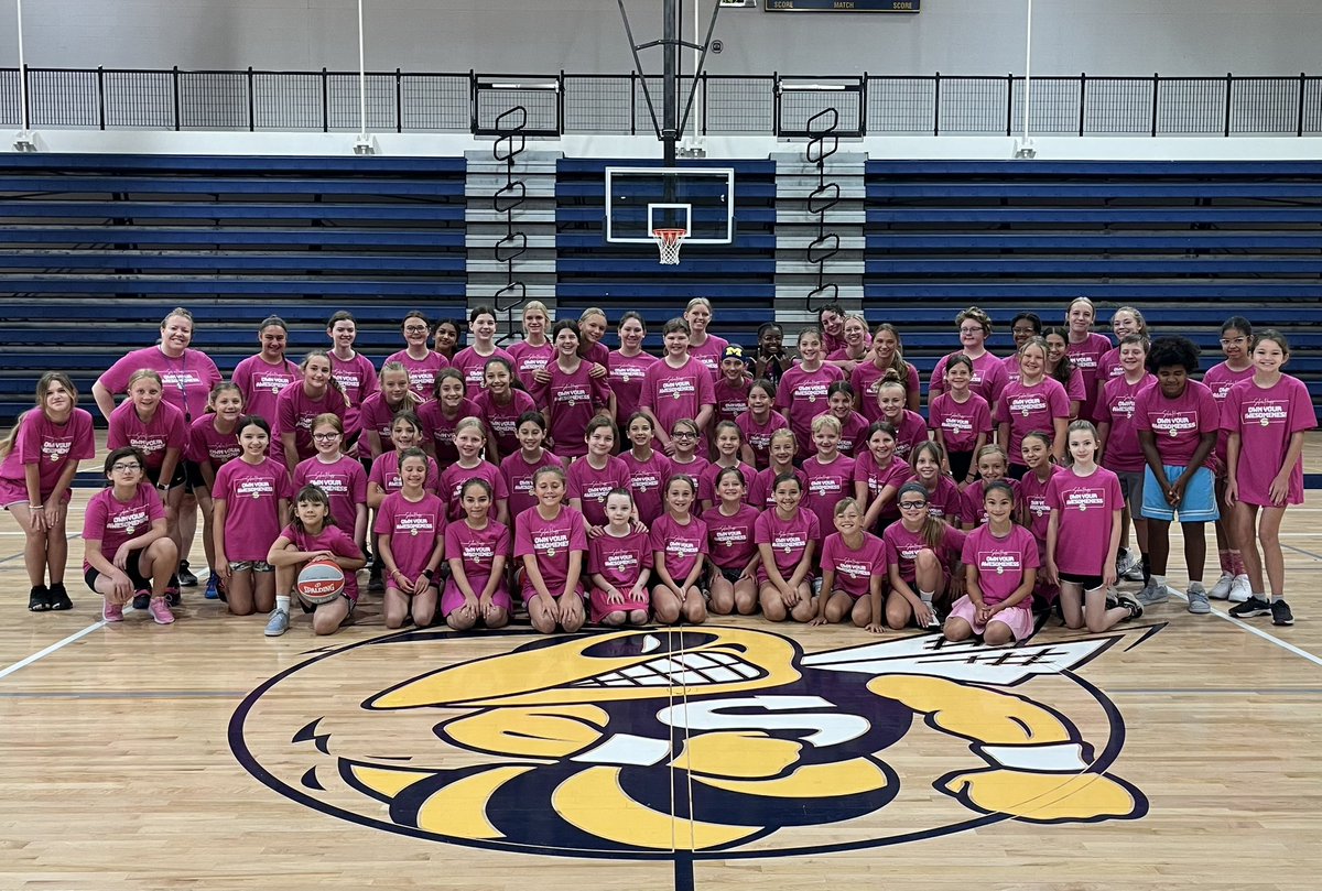SalineHoops's tweet photo. This year’s camp theme was Own Your Awesomeness. To be our best we each need to own the incredible things we bring while at the same time lifting our teammates to own their own greatness. For the last 4 days, 115 campers bought in &amp; filled our gym with spirit and joy. We ❤️ camp! https://t.co/Ll2sDkFyuQ