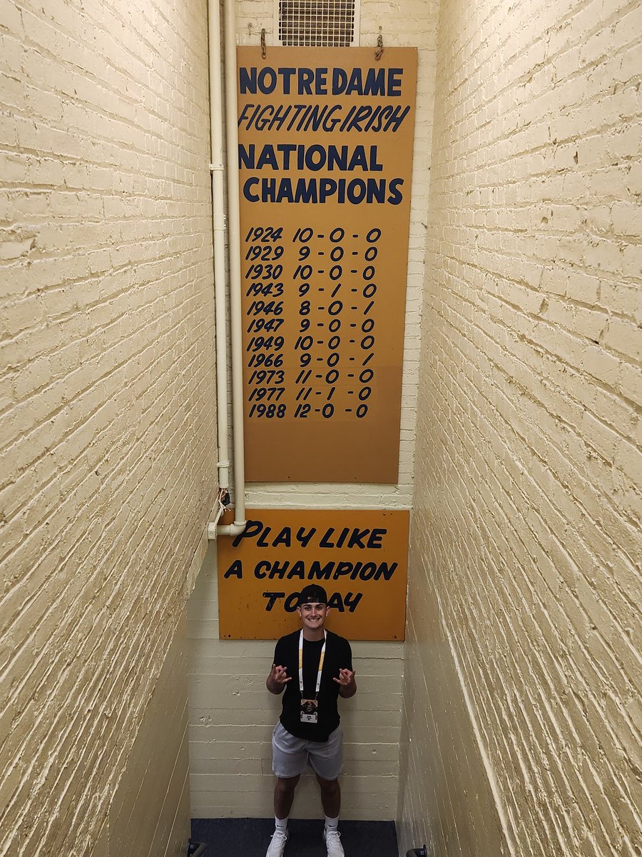 Thank you <a href="/NDFootball/">Notre Dame Football</a> for an amazing visit and experience.  #GoIrish☘️ 

#class2025 #Qb1 🏈🎯💯