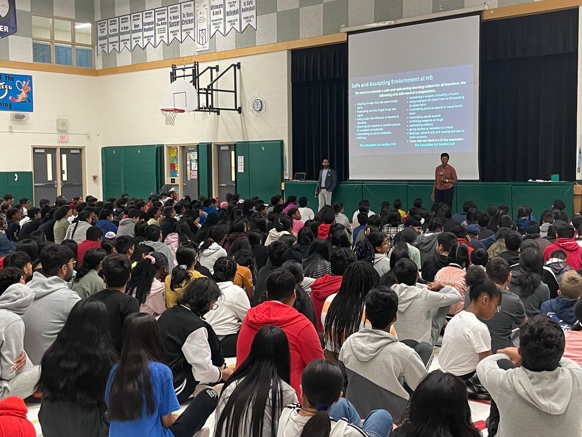 MrsRituSingh's tweet photo. A big TY to our neighbouring high schools @HMBBlizzards @LASSeagles and their Principals @gayle_lola / Amit for visiting @LougheedMiddle. Information and expectations about high school were shared to our Gr7s/8s.   Next 4 years …make them memorable! @DonnaBhamra @PNeerja https://t.co/3AczIUhxRF