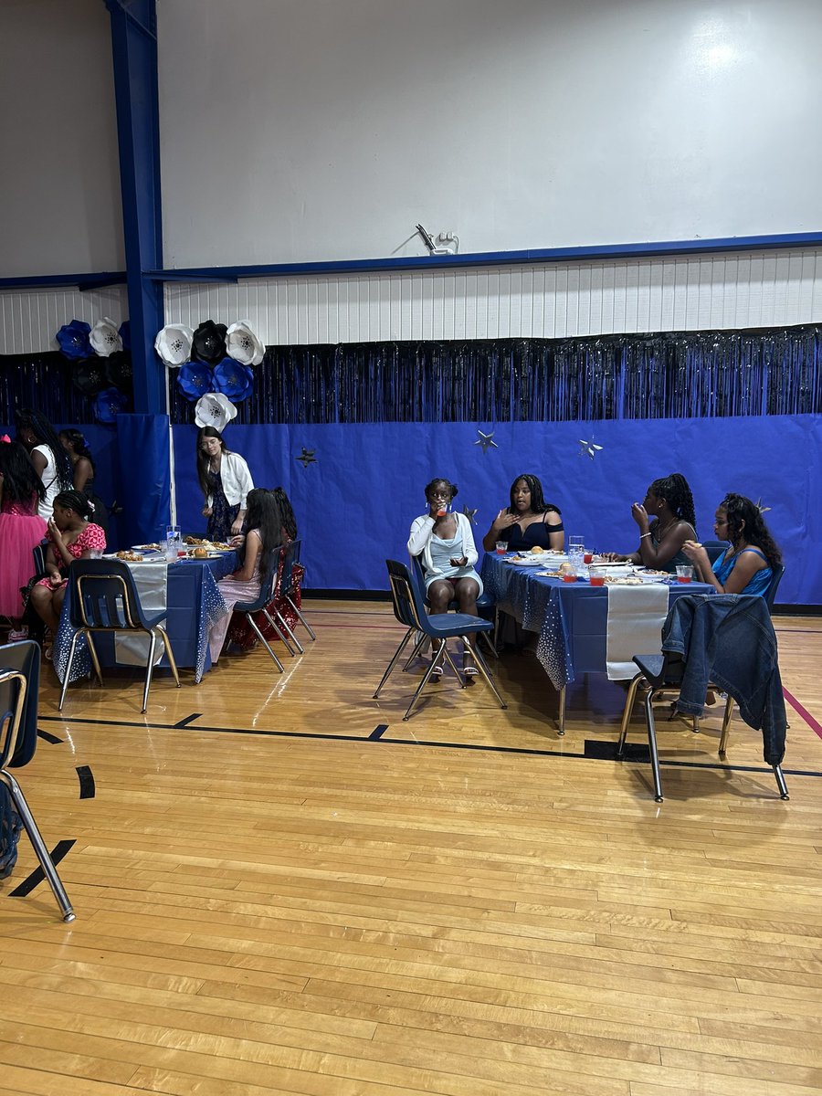 Brendapg44's tweet photo. Time to have fun graduates! 🎓🎉🎉
WMY Prom 2023!
#TeamworkMakesTheDreamWork 
@WMYwildcats 
@ShabrandaM https://t.co/XAFStNyZg1