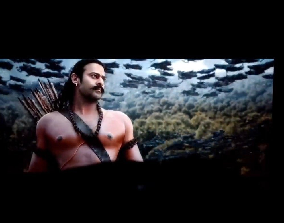 BoxOfficeTalkes's tweet photo. This pic which is circulating is the character of Sri Ram's " Father" #Dasharadha played by #Prabhas himself #Adipurush 🔥🤩❤️ 

See Second Picture perfect Ram frame this is Movie Look 💥👌🔥 https://t.co/D8mAfBsyMD