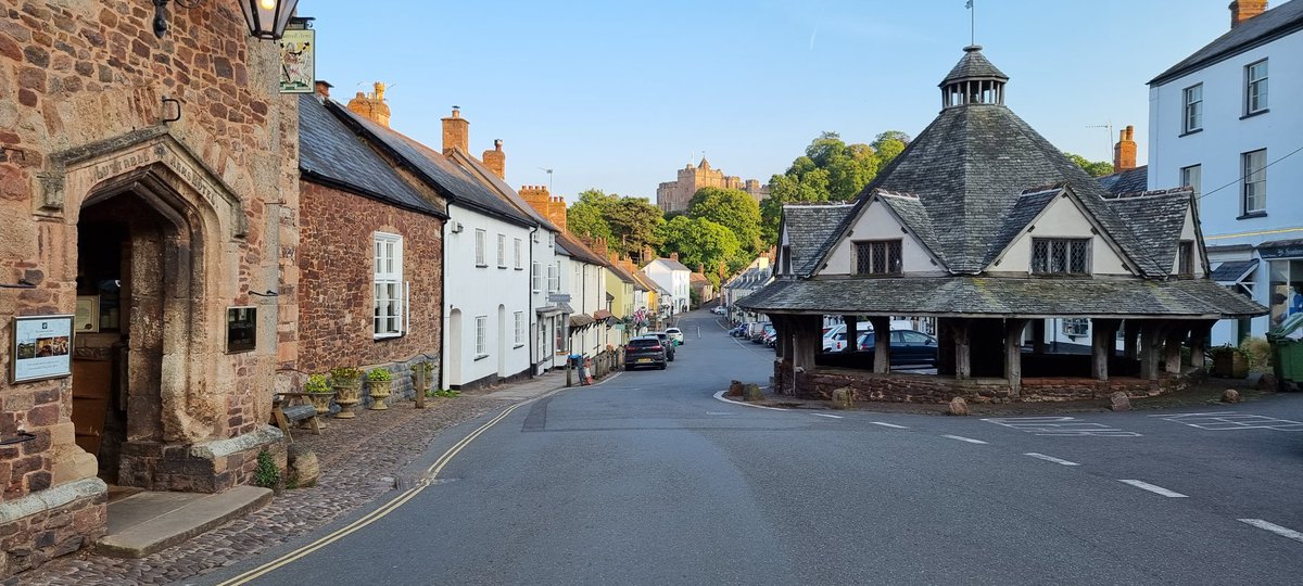 @somersethour Hello #SomersetHour from a beautifully sunny #Dunster 🌞