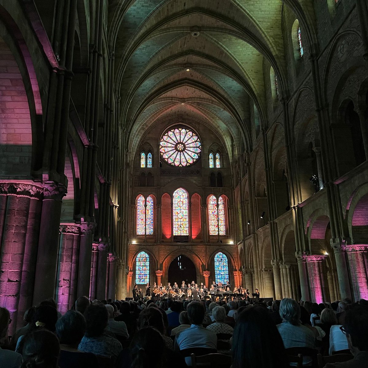 VilledeReims's tweet photo. Magnifique #concert d’ouverture ce soir à la #Basilique St-Remi, de la 34e édition des @FlaneriesReims, avec "Le Poème #Harmonique" ! Cette saison, le public aura le choix entre de nombreux concerts, jusqu’au 12 juillet.
=> Infos https://t.co/8l7Uzw79H4 https://t.co/68CEgxeqEC