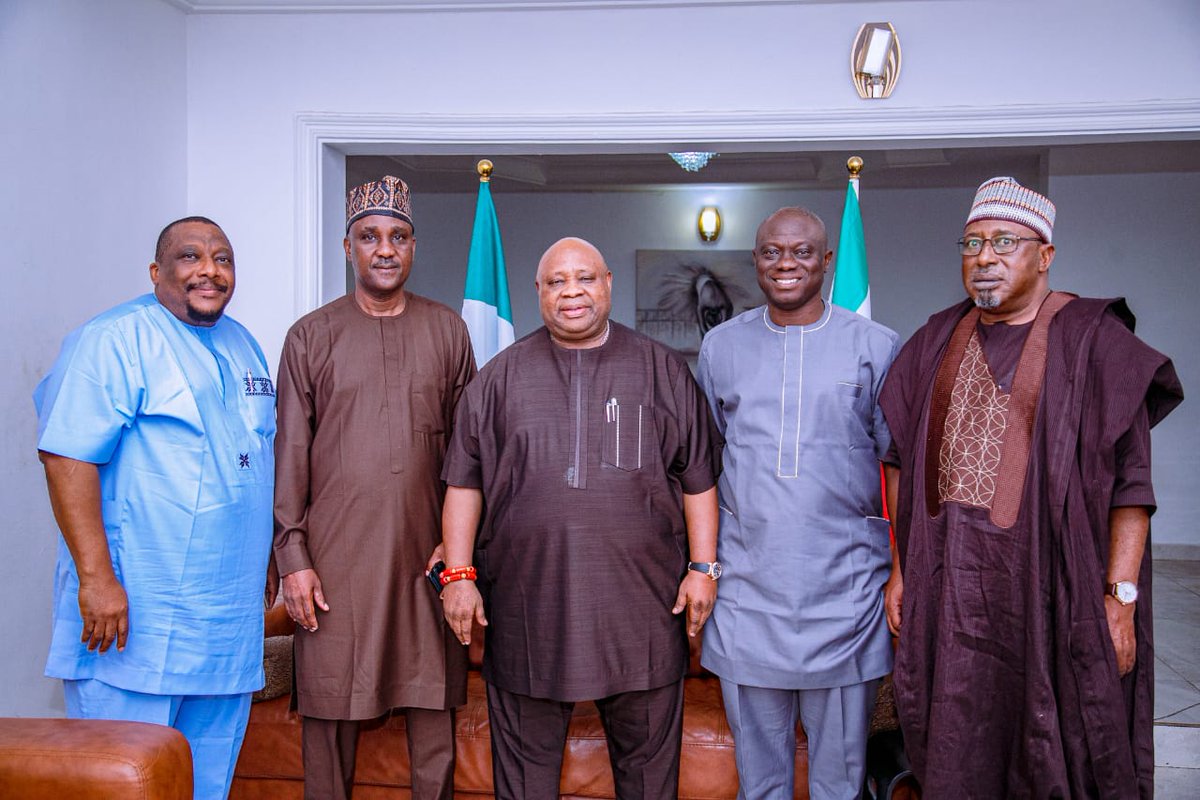IfedolapoOsun's tweet photo. Newly elected House Speaker, Hon Tajudeen Abbas paid a thank you visit to Governor Ademola Adeleke  yesterday evening in Abuja. He was accompanied by Hon Bamidele Salam and Hon Ahmad Dayyabu Safana. https://t.co/e4JRoersYq