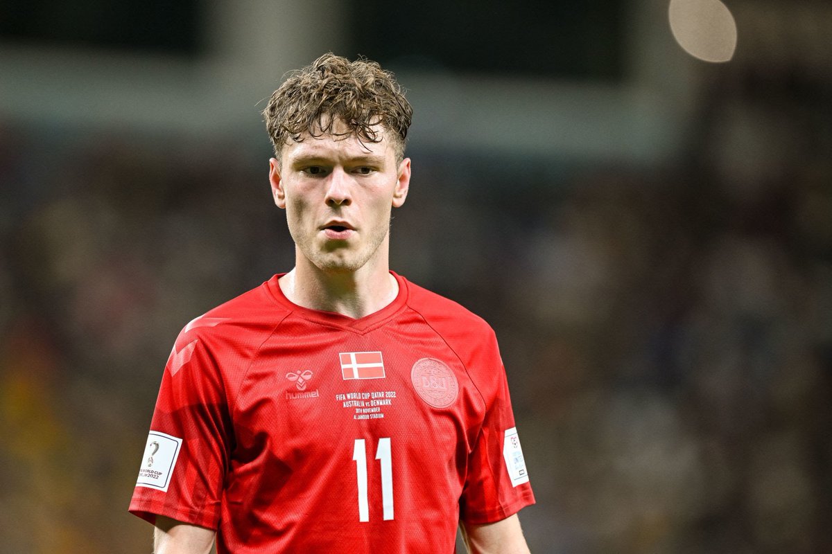 🌕🗞️| Burnley are interested in Club Brugge winger Andreas Skov Olsen, with the Danish international available for a fee between €13m and €18m.

While the Clarets have inquired about the 23-year-old, they’re yet to make an official offer.

[<a href="/sachatavolieri/">Sacha Tavolieri</a>]

#TwitterClarets