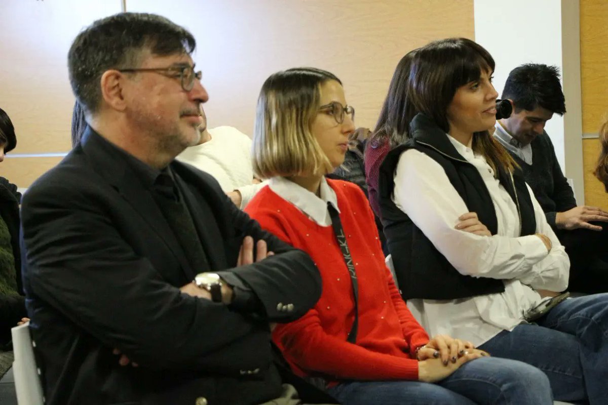 JorgeCalzoni's tweet photo. Reflexionamos a 40 años de democracia sobre la preocupante construcción de un Partido Judicial que responde a los intereses de los monopolios económicos y la oposición política.

Interesante jornada de diálogo e intercambio de actualidad política. 

#Fundav #40AñosDeDemocracia https://t.co/yPJBe41ghn