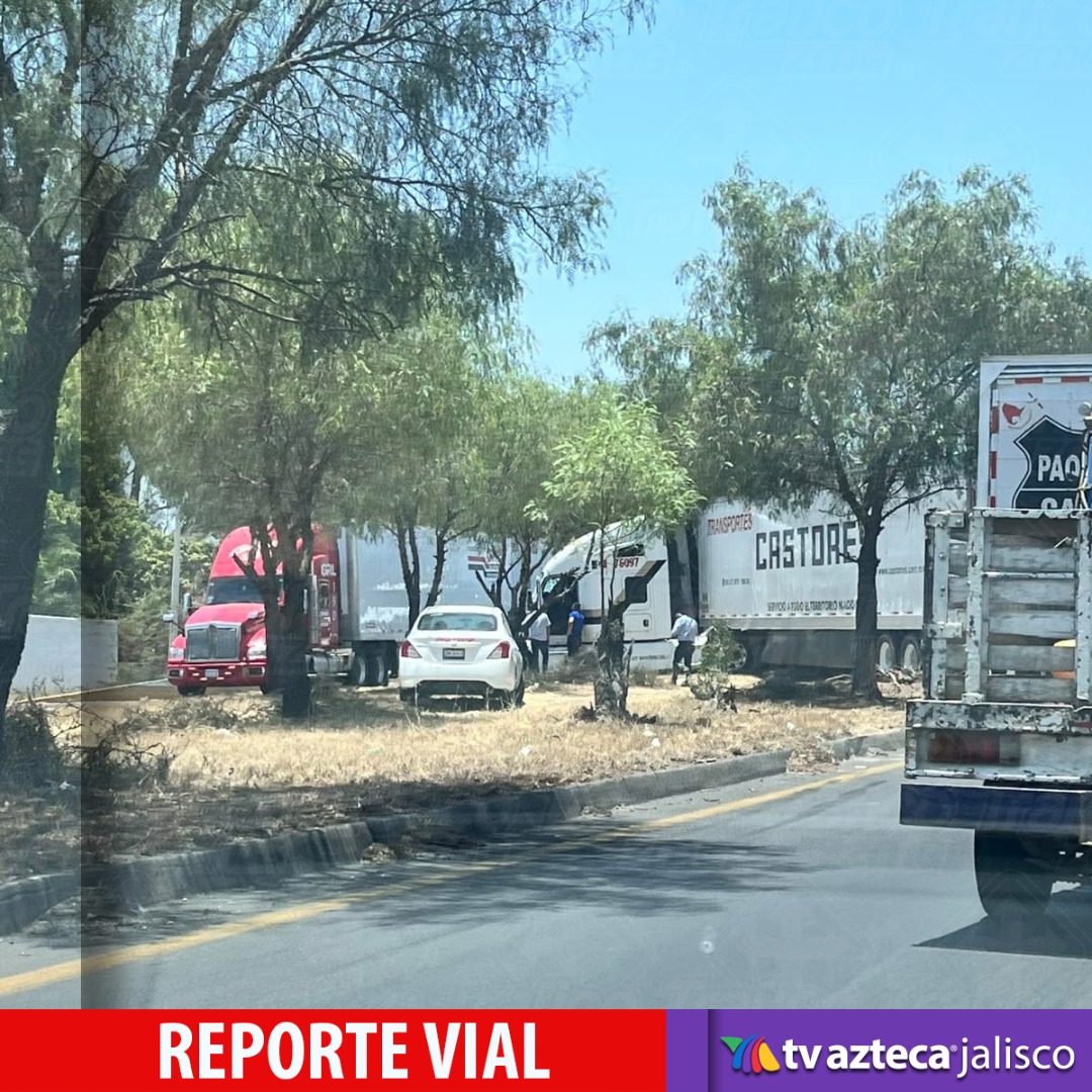 TVAztecaJalisco's tweet photo. 🔴#REPORTEVIA ¡Oh, no! Se registra un percance entre dos vehículos de carga pesada en la carretera a Chapala a la altura de La Calera. Se reportan complicaciones al paso a la circulación de ambos sentidos, te recomendamos tomar precauciones. https://t.co/ZwRKZeAvRF