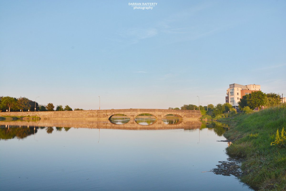 Dundalk_Photos's tweet photo. A few more snaps of last night's sunsets of the two bridges on the Castletown River in #Dundalk https://t.co/Z7ldCcerR8