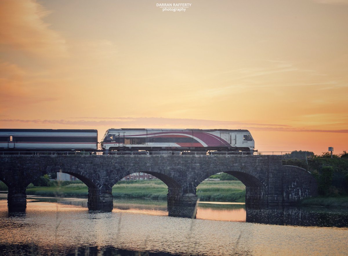 Dundalk_Photos's tweet photo. A few more snaps of last night's sunsets of the two bridges on the Castletown River in #Dundalk https://t.co/Z7ldCcerR8