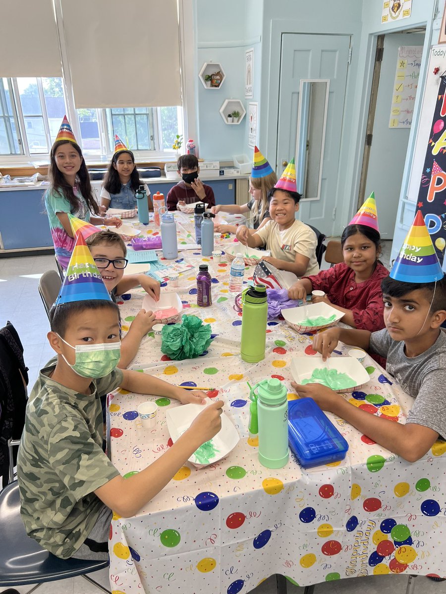 guzman_edu1's tweet photo. #5GGCP celebrated our summer birthdays today!! Ss got to pick some of their favorite activities! ☀️🥳🎂#slime #extrarecess #charades #wiffleball #proud2bnhpgcp @NHPGCP @GCPelementary https://t.co/F8baFUkec2