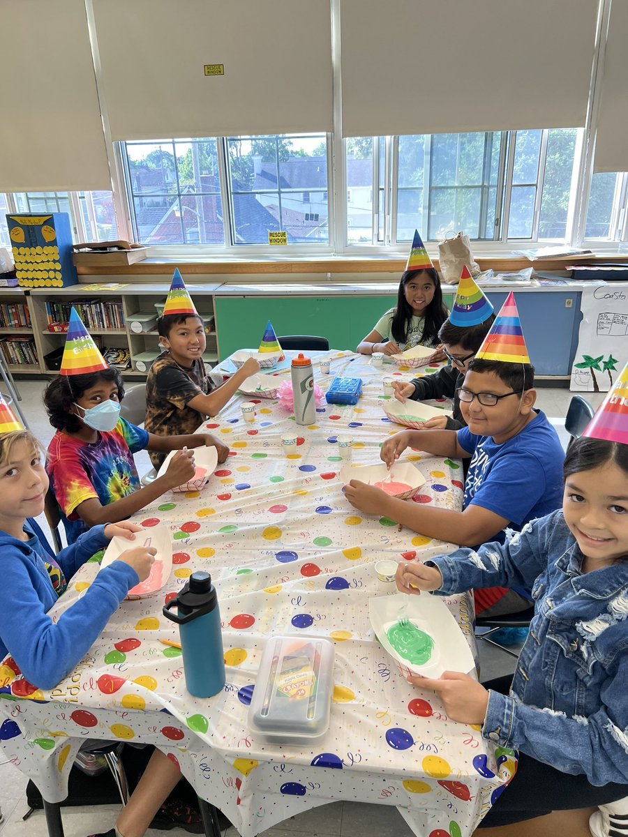 guzman_edu1's tweet photo. #5GGCP celebrated our summer birthdays today!! Ss got to pick some of their favorite activities! ☀️🥳🎂#slime #extrarecess #charades #wiffleball #proud2bnhpgcp @NHPGCP @GCPelementary https://t.co/F8baFUkec2