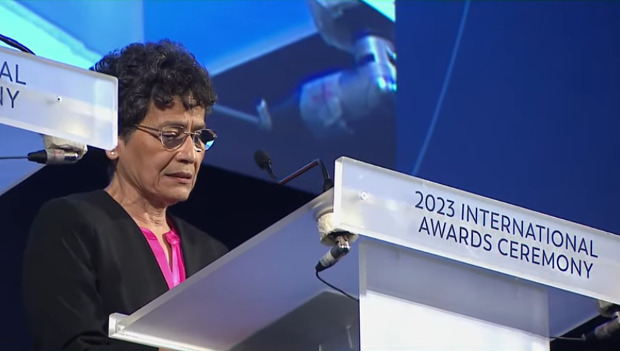 mippci_ven's tweet photo. #EnFotos 📷 | ¡Venezuela por todo lo alto! La UNESCO le ha entregado el merecido Premio Internacional “La mujer en la ciencia” a la Dra. Anamaría Font, por sus valiosos aportes. ¡El poder femenino triunfa en la historia científica! ¡Felicidades! #AnamariaFontCienciaVenezolana https://t.co/2GSnDtCe88