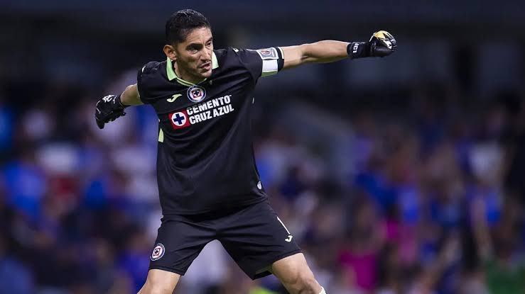 ManeCamachoTV's tweet photo. @jesuscorona01 dejará a Cruz Azul después de 14 años de trascendencia con el Club.
La Institución tendrá que colocar los manteles para tenerlo en un buen puesto, por justicia, a un tipo que se entregó en su totalidad a los colores https://t.co/LpZ2bzDIHj