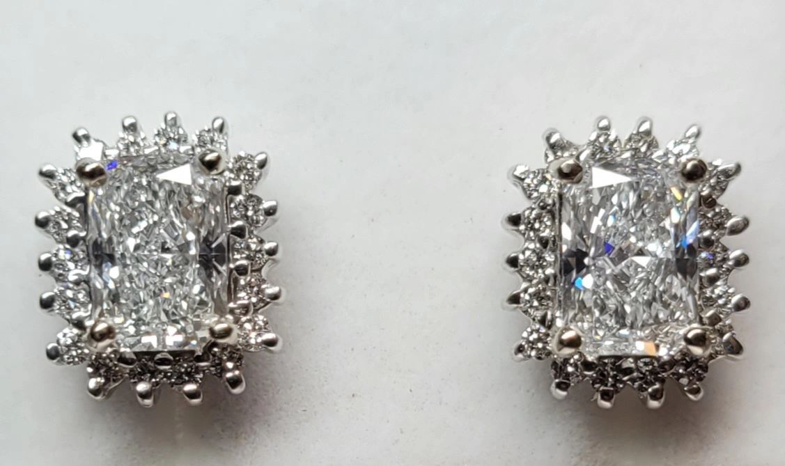 Kazazians's tweet photo. https://t.co/TxD4mHQwtS

2ct Diamond Halo Studs

Sale price: $3,400.00 https://t.co/JhSxd9qCBV