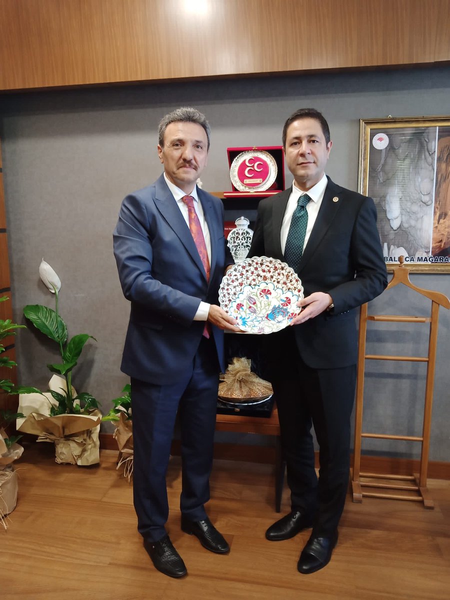 yclblt06's tweet photo. Tokat Kent Konseyi Başkanımız Sn.Abdullah Gürbüz, yönetim kurulu üyeleri Sn.Suna Arslan Köten ve Sn.Melih Sağıroğlu, 
Kent Konseyi Engelli Meclisi Başkanı Sn.Ayşe Gündoğdu TBMM’de hayırlı olsun ziyaretine geldiler.
Kendilerine teşekkür ediyorum. https://t.co/wVHOTKaHBS