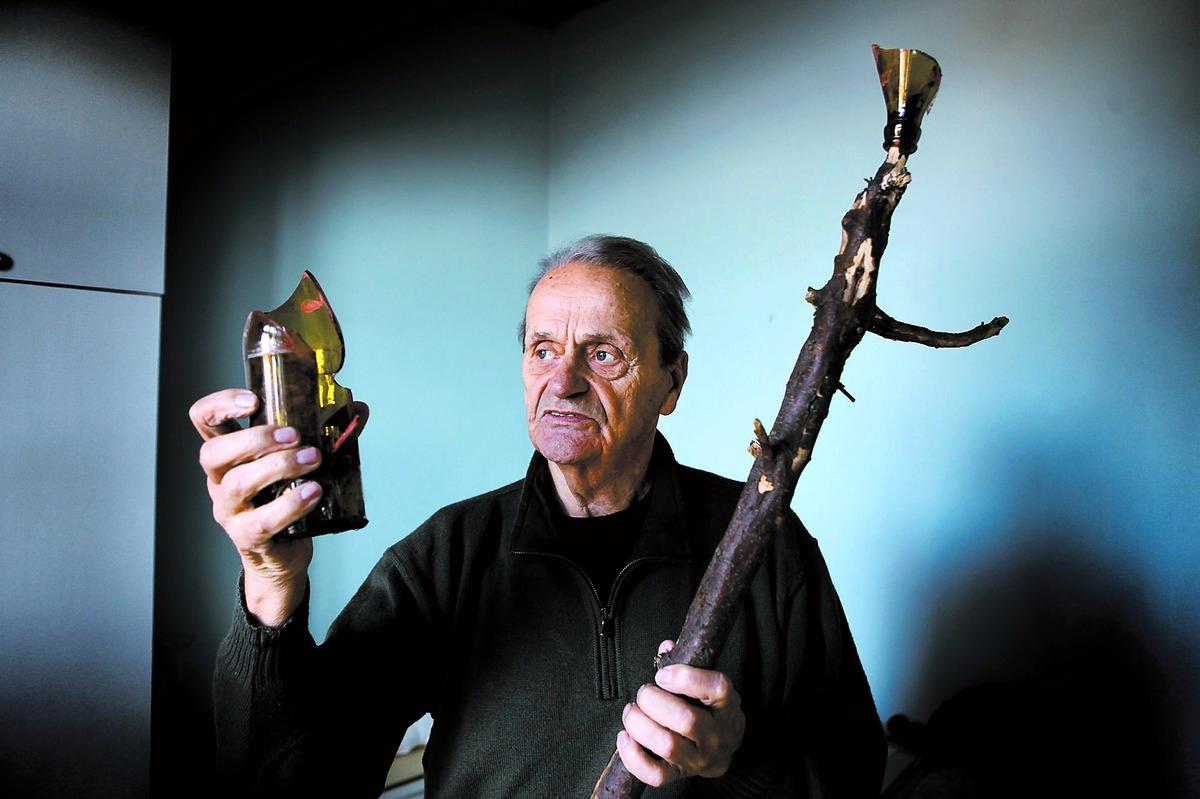 drilon_i's tweet photo. @PresarioZvezdas @Kondgjini @kos_data Martinovic and his famous bottle...@PresarioZvezdas you sure do like goats, related to this guy?...read the Swedish article about your "fine" nations love of strange sexual rituals...haha https://t.co/c94F299uqK