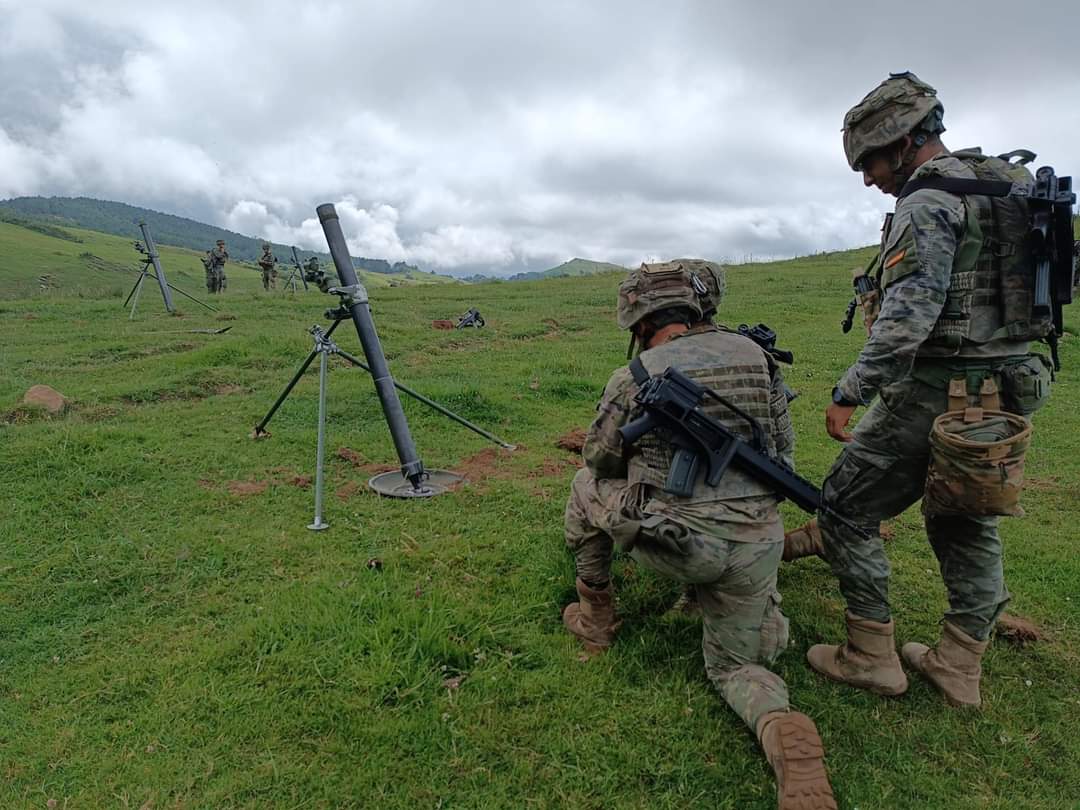 El Regimiento “Sicilia” 67 ejecuta una jornada de instrucción continuada en el CMT guipuzcoano de Jaizquíbel. La constancia en la instrucción en condiciones adversas permite un adiestramiento de excelencia. EN LA PREPARACION... CONSTANCIA!!!
#BrigadaExtremadura