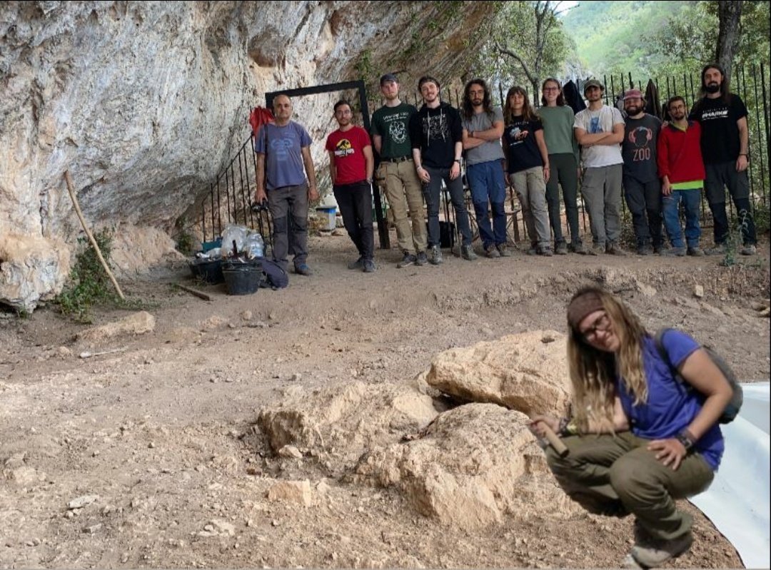 pathws's tweet photo. Fin de este año en Cova de Les Borres... Otro año más excavando y aprendiendo con el mejor team 🤗🌿
#LB23 #paleofebró #paleolithic #IPHES https://t.co/5dthcL4Tuo