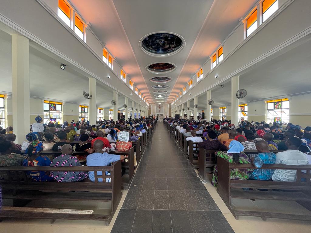 FaustinaEzeigb1's tweet photo. My parish after one year of the massacre......A memorial park was built for the souls of the 41 Martyrs killed......May there souls rest in peace .....#Owoattack #june5th2022 #Owomassacre
In all....God is the greatest 💗We are back bigger, stronger and better 🤗🤲🏻 https://t.co/sNf9Sgrh72