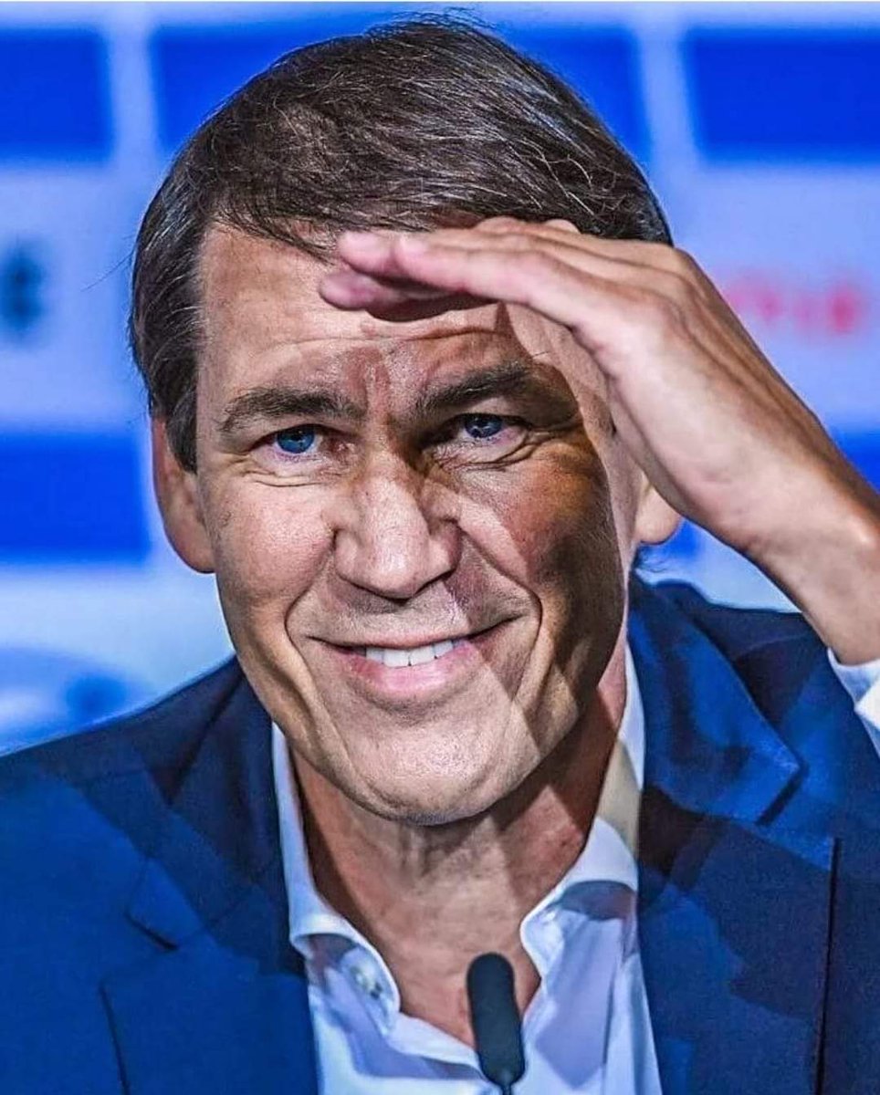 IvanCappuccio's tweet photo. "Bonjour, stong a mez' ora e già stat ricenn nù cuofen e strunzat', abbìamm checazz"

#RudiGarcia
#ForzaNapoliSempre https://t.co/Q4qeg5qCsn