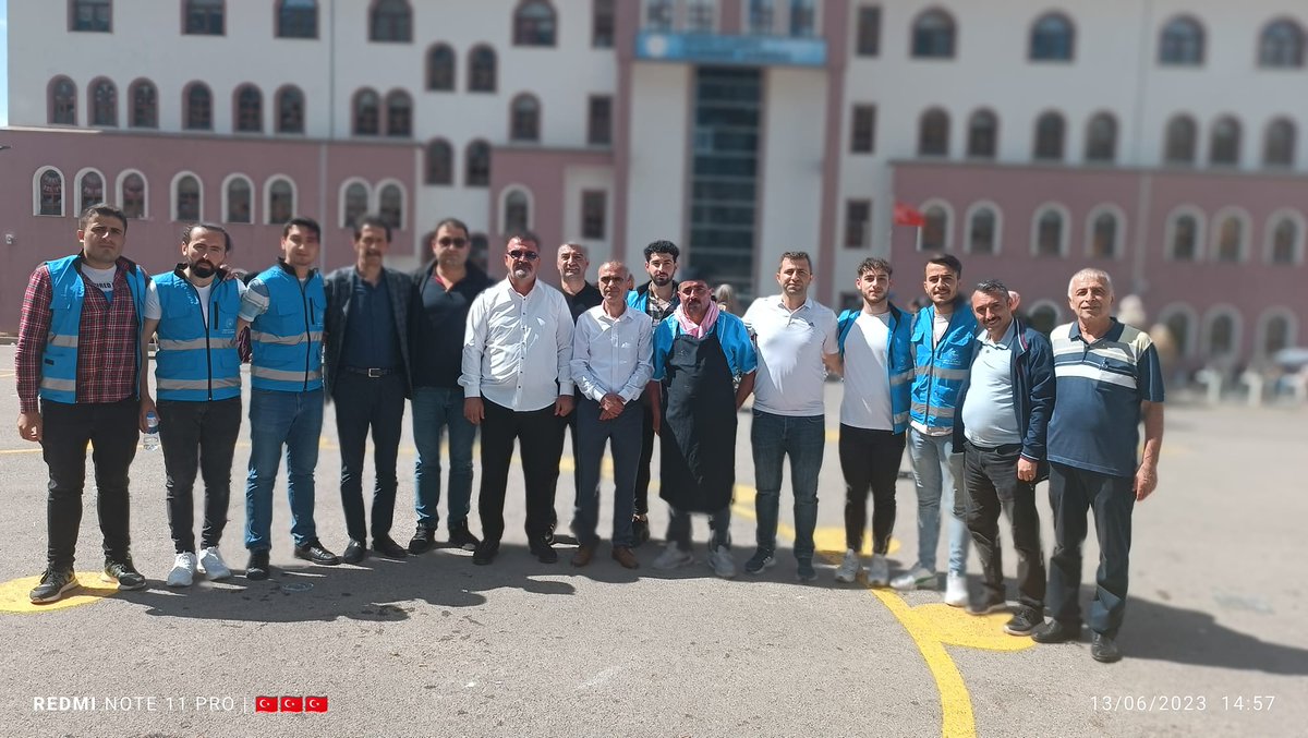 ErzurumKYGM's tweet photo. Palandöken Yurt Müdürlüğü olarak  Yıldızkent İlkokulu'nda SMA Hastası Yiğit ve Eymen bebekler yararına düzenlenen kermese katılım sağladık,  öğrencilerimizle birlikte gönüllü olarak katıldığımız bu hayır gününde, hem nakdi yardım yaptık.  hem de saha çalışmasına katıldık.🧿👏👏 https://t.co/oYvNb8Oz0z