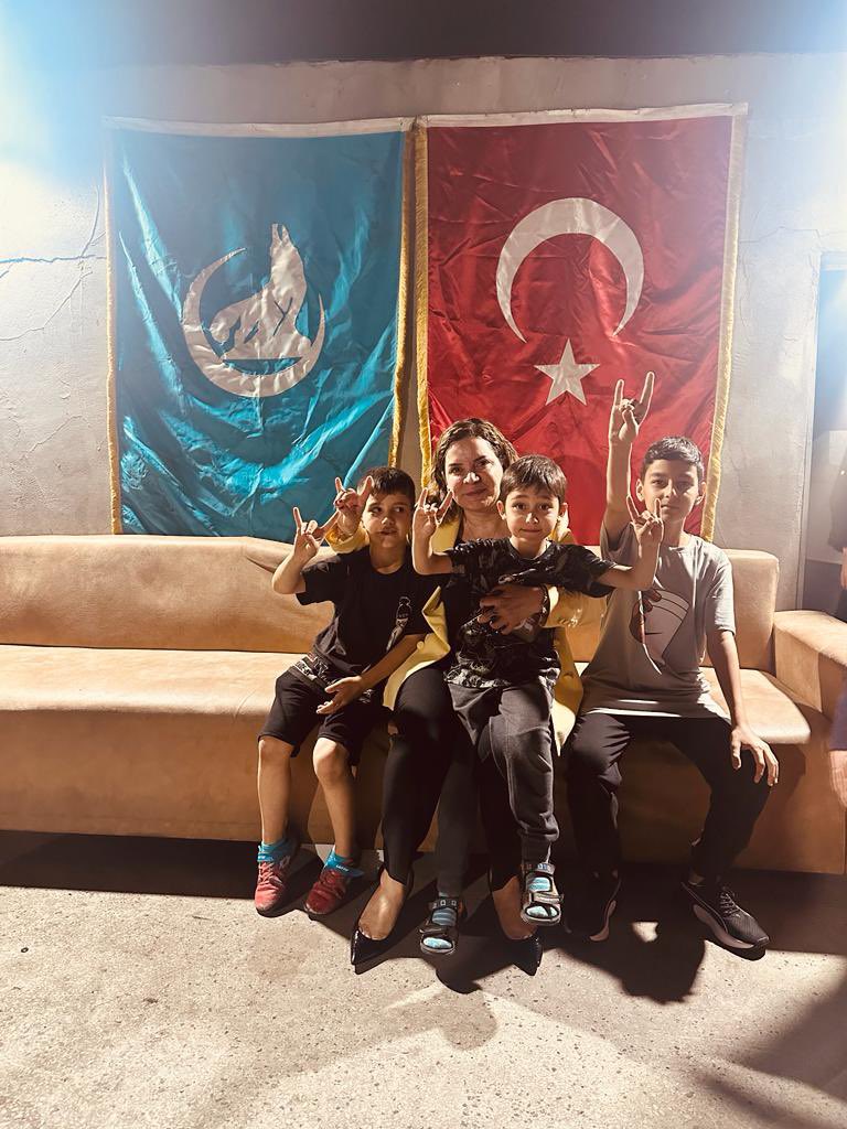 arzuerdemtc's tweet photo. 📍Küçükçekmece 

Bugün çocukları yarının gençleri, bugünün gençleri geleceğimizin teminatlarıdır. Onlara emanet duygusuyla bakıyor, onlarla geçip giden her günü mükafat biliyoruz. Allah birliğimizi bozmasın. https://t.co/QnQprWE3DV