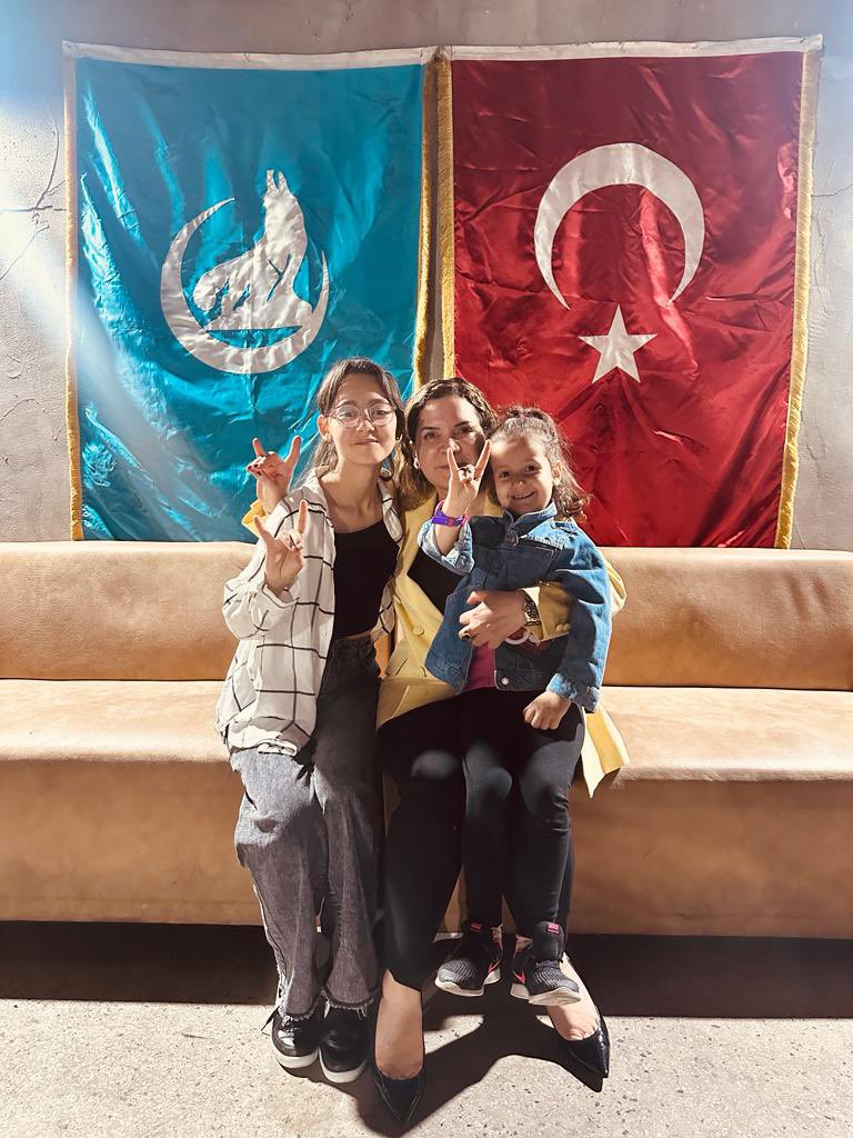 arzuerdemtc's tweet photo. 📍Küçükçekmece 

Bugün çocukları yarının gençleri, bugünün gençleri geleceğimizin teminatlarıdır. Onlara emanet duygusuyla bakıyor, onlarla geçip giden her günü mükafat biliyoruz. Allah birliğimizi bozmasın. https://t.co/QnQprWE3DV