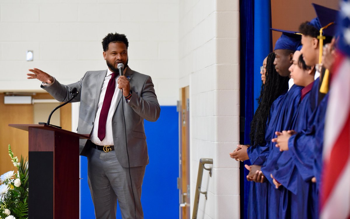 LtGovOliver's tweet photo. 🎉Congratulations to the 1st graduating class of the Sheila Y. Oliver Academy in East Orange! I encourage all of the graduates to be life-long learners. Be open to new experiences, and explore the new directions that life may offer.  👏🏾 https://t.co/L4uCZEOPLJ