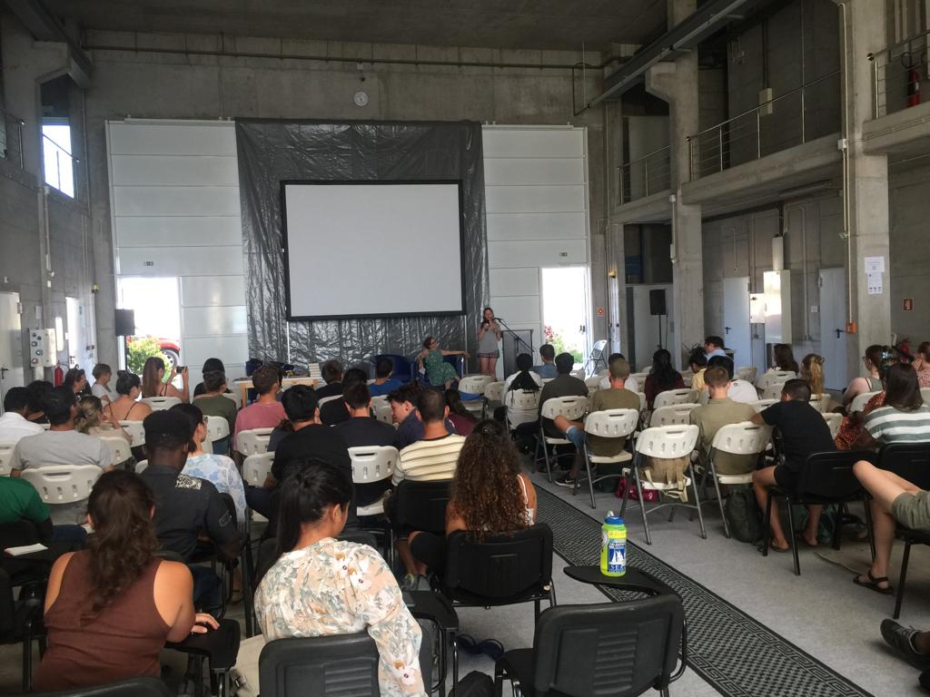 #Estela kicking off the <a href="/SOLAS_IPO/">SOLAS</a> summer school closing ceremony with answers to some trivia questions. #SSS23