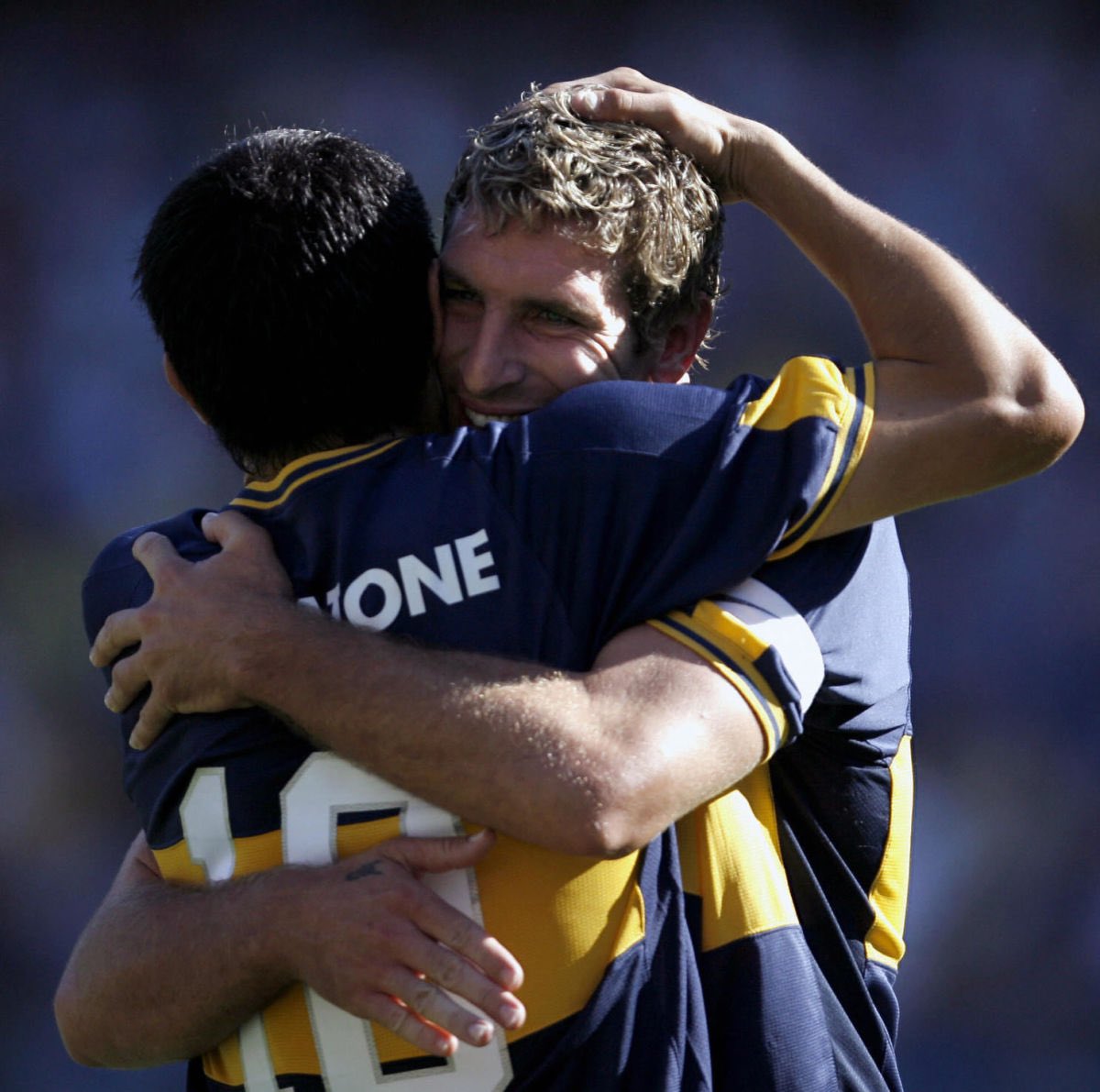 la12tuittera's tweet photo. ❤️ si queres que @LigaAFA cambie el horario del partido Arsenal - Platense para que el TITÁN pueda estar presente en el partido homenaje de #Román. 🔟💙💛💙9️⃣ https://t.co/4yCkB1eIIt