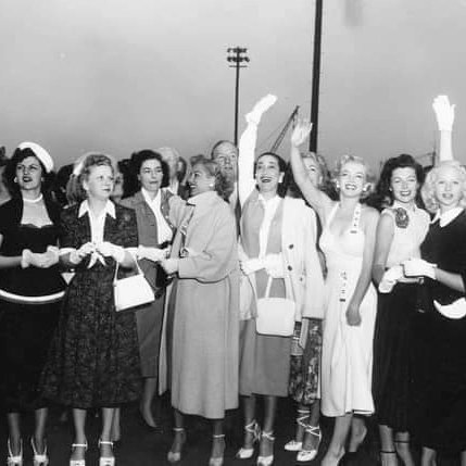 Clubpassionmar2's tweet photo. #Marilyn #MarilynMonroe #clubpassionmarilyn #ussmanchester #longbeach #dorothylamour #virginiafield #helenacarter #carolemorton #joycemackenzie https://t.co/sngvKzkcef