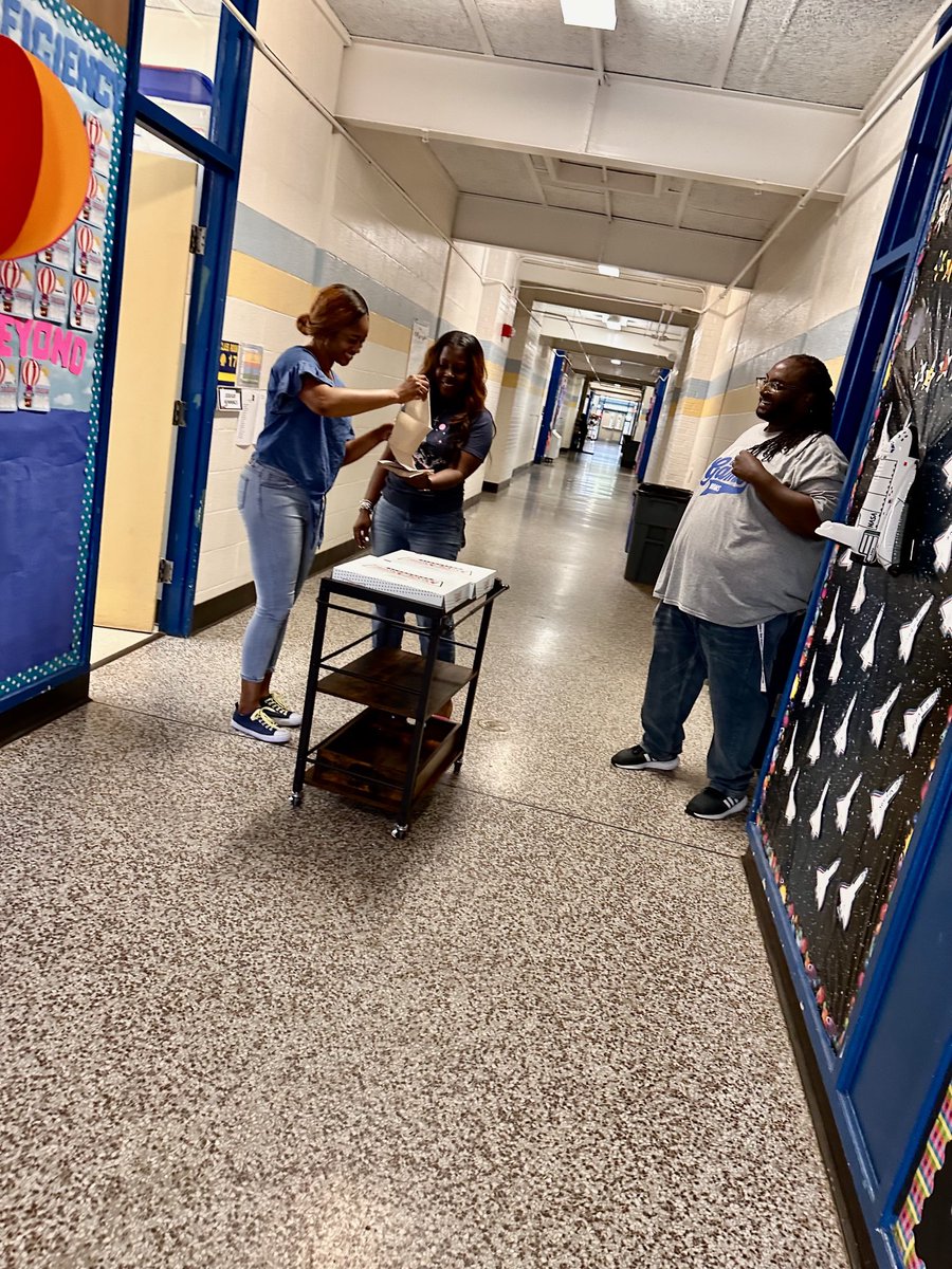 There’s nothing like ending the first week of Summer Learning with a little Krispy Kreme pick me up!! The Woot Woot wagon was in full effect! Thank you staff for all you do!! ⁦@LucileSouders⁩ ⁦@CumberlandCoSch⁩ ⁦@CCSElemEd⁩ #CCSSummerLearning2023