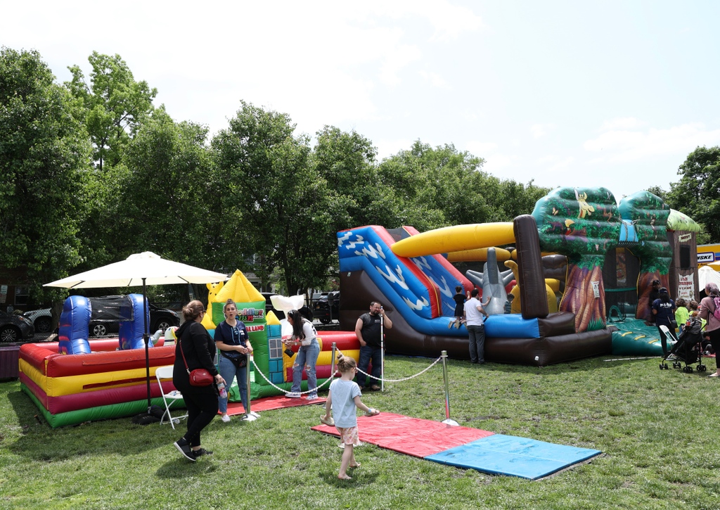 NYFFevents's tweet photo. Kicking off summer fair season with Kulanu's annual celebration ☀️🎡

We provided exciting rides and inflatables that families enjoyed throughout the afternoon.

#NYFF #NYFFEvents #newyorkevents #eventproduction #summerfairs #summercarvnivals #carnivalrides https://t.co/WB2ixWH3yp