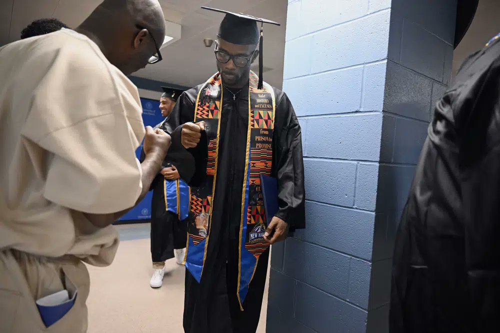 7 students are the first class to graduate through the University of New Haven and the Yale Prison Education Initiative

'When you get to those classes, you don’t feel like you’re in prison .. You literally feel like you’re not in the same place anymore.'

apnews.com/article/prison…