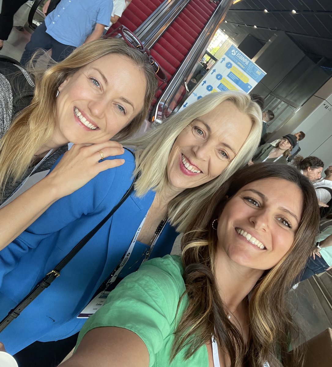 All smiles to be reunited! Watch out for this Aussie/Swiss women force in the future 🇨🇭 🇦🇺 💪 
<a href="/ProfCCollins/">Laureate Prof Clare Collins AO</a> <a href="/TamBucher/">Professor Tamara Bucher</a>