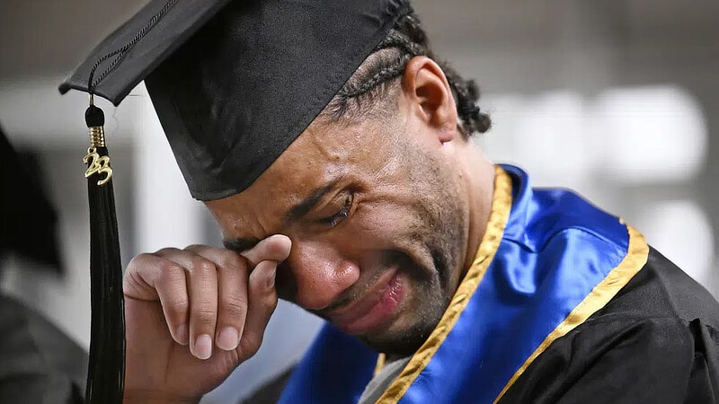 Phil_Lewis_'s tweet image. 7 students are the first class to graduate through the University of New Haven and the Yale Prison Education Initiative

"When you get to those classes, you don’t feel like you’re in prison .. You literally feel like you’re not in the same place anymore."

apnews.com/article/prison…