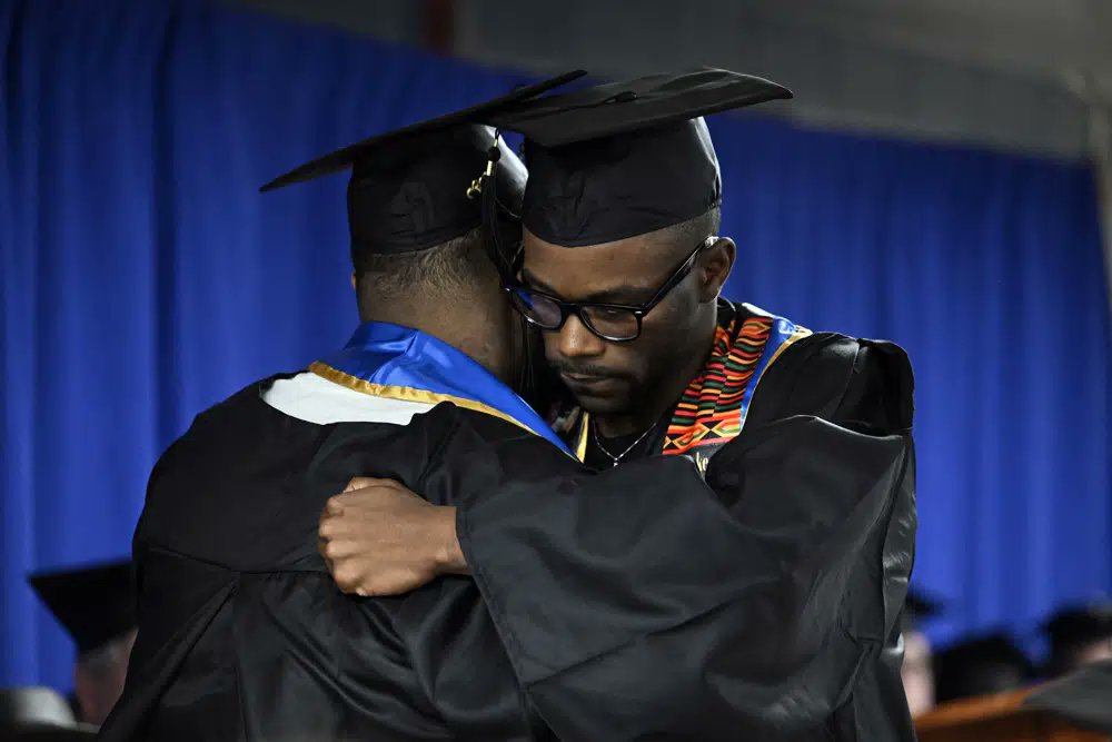 Phil_Lewis_'s tweet image. 7 students are the first class to graduate through the University of New Haven and the Yale Prison Education Initiative

"When you get to those classes, you don’t feel like you’re in prison .. You literally feel like you’re not in the same place anymore."

apnews.com/article/prison…