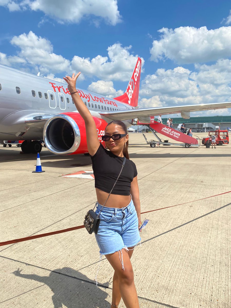 jet2vibe's tweet photo. Look who we flew home from the island... ✈

Our girl Ruchee may have been dumped from the villa, but you could be jetting to Majorca to watch the Love Island final if you enter our competition 👉 https://t.co/YijcOcvSaI

#LoveIsland #Competition #Ruchee https://t.co/rh3O2Glj3w