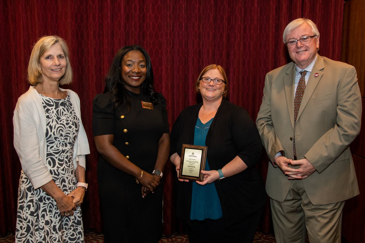 UofSCPhysics's tweet photo. Beth Powell has been awarded the 2023 Staff Senate Outstanding Staff Award! https://t.co/zBJvLDLTm5