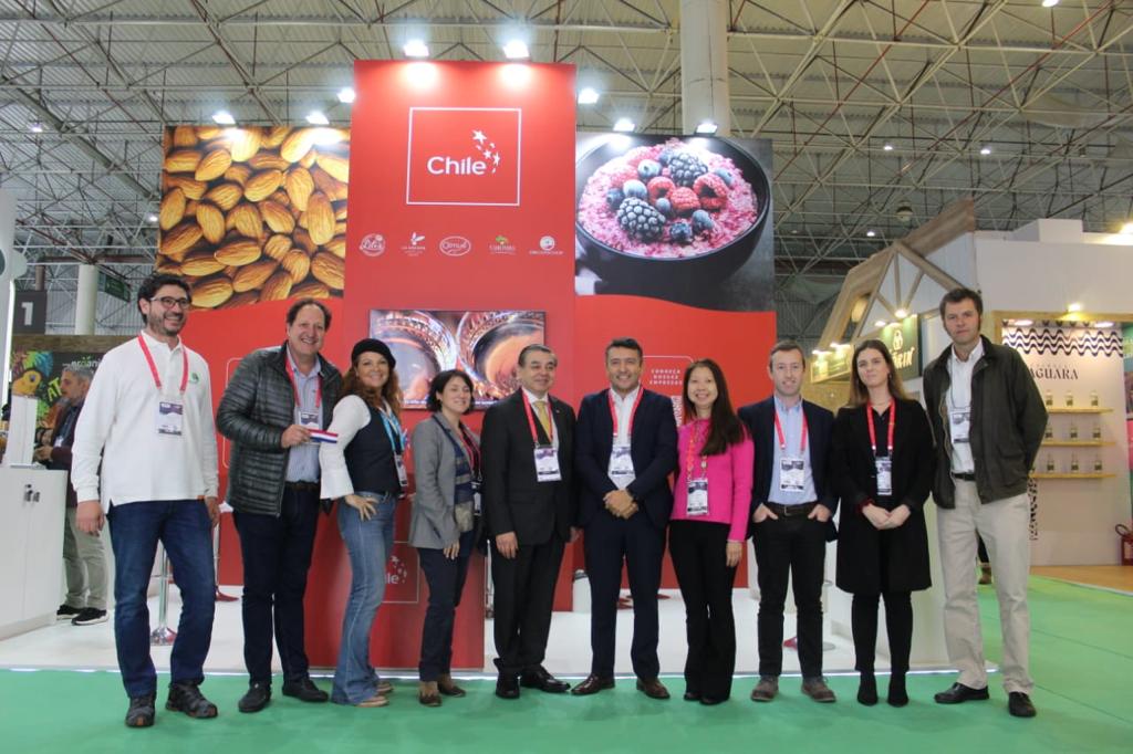 #chile inaugura stand na #biobrazil #biofach.
Uma indústria em constante crescimento e adaptação às exigências do consumidor do mundo. Com altos níveis de inovação nos processos de cultivo, produção e elaboração de os alimentos. Pavilhão do Anhembi 
Stand 302 – Corredores 2 x3x D