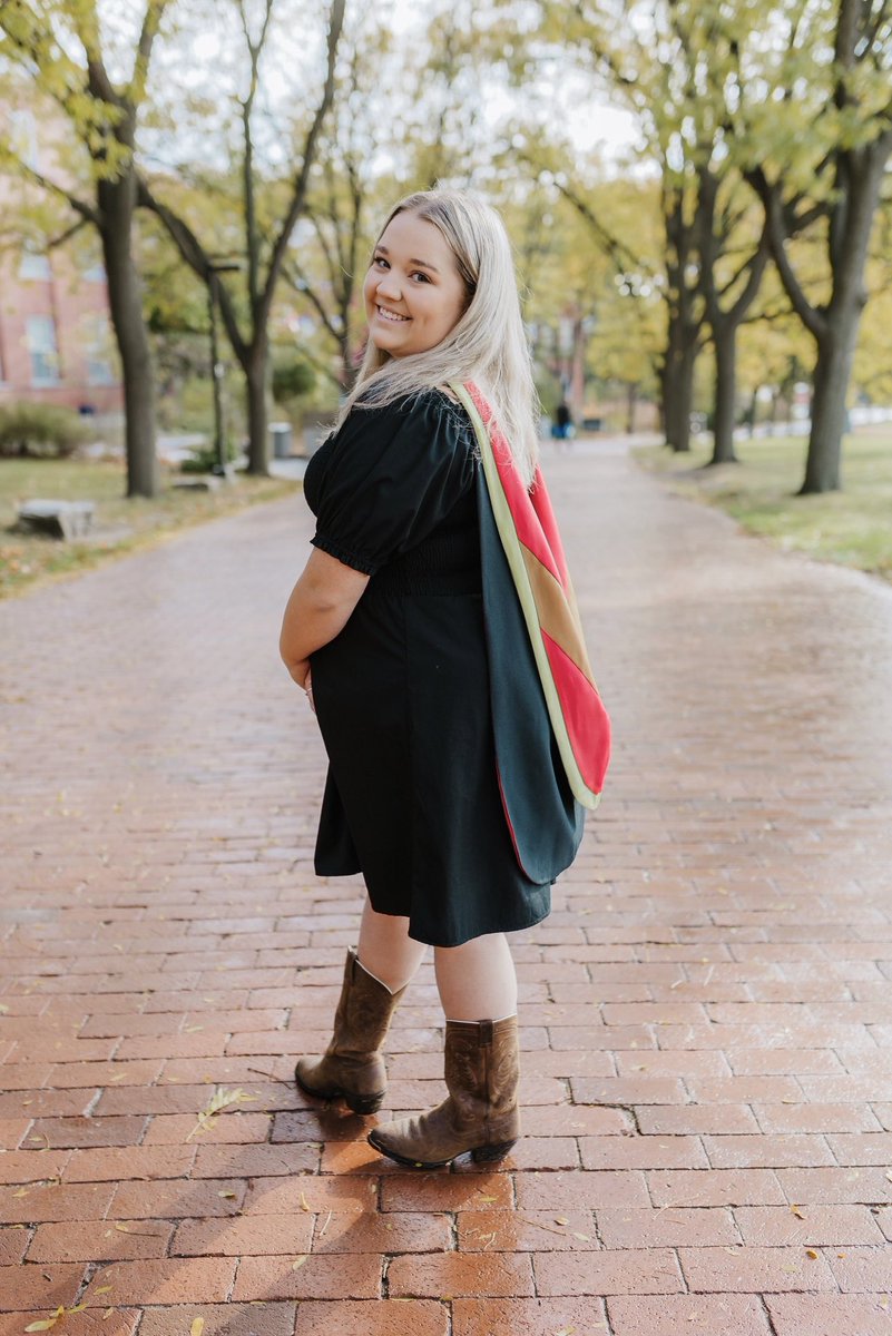 MrsSGoodfellow's tweet photo. So proud of our daughter on graduating today from @uofg  #GuelphGrad #OAC #Gryphon https://t.co/9z4vWykmqC