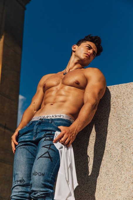 Malechritude's tweet photo. #ThursdayTheme
#MenWithGoodJeans
from @AlkisIpa https://t.co/L7i2JXGaJj
