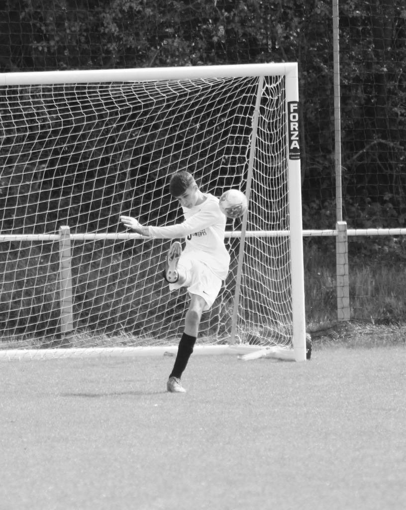 BillyHurstCFC's tweet photo. Hard work and additional training paying off for ‘the boy’ 🔴⚫️⚽️ Myerscough u15 red ⁦@JfdcMyerscough⁩ https://t.co/BbX5TJiuzJ