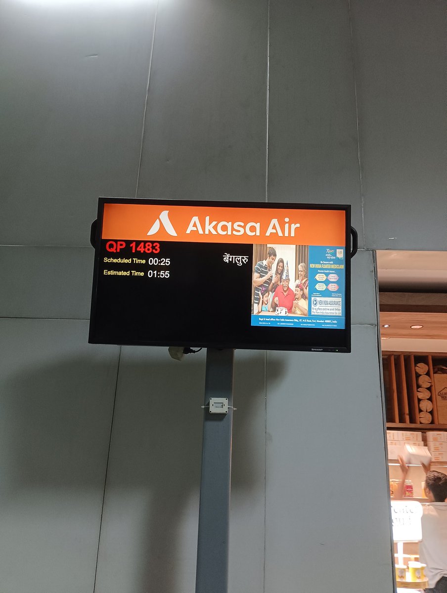 thevineet's tweet photo. 8:30pm flight. Yet to come in as of 1:25am. They postponed it to 12:30 am a week ago, and now say the reason is "technical glitch".
Has become a habit with Akasa Air in recent times. 
Next #GoAir in the making @AkasaAir 
@DGCAIndia @MoCA_GoI https://t.co/vZvViivSXL