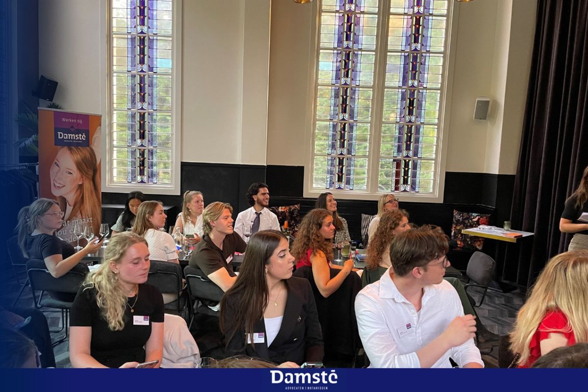 Afgelopen maandag waren wij gastheer bij het eerste etiquettediner dat georganiseerd werd door de Juridische Faculteitsvereniging aan de Vrije Universiteit QBDBD en de Juridische Faculteit der Amsterdamsche Studenten.

Kortom, een geslaagde avond!