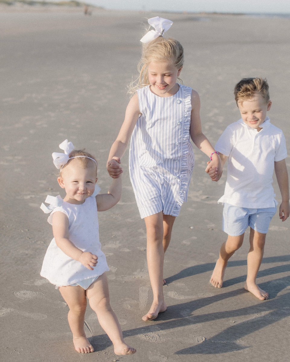 That happy feeling you get when the weekend is almost here and the beach is calling your name. ☀️

.
.
.
.
.
#familyphoto #familyphotographer #creativityfound #dowhatyoulove #exploretocreate #entrepreneurlife #charlestonlifestyle #fineart #lifestylephotographer #lifeofaphotograph