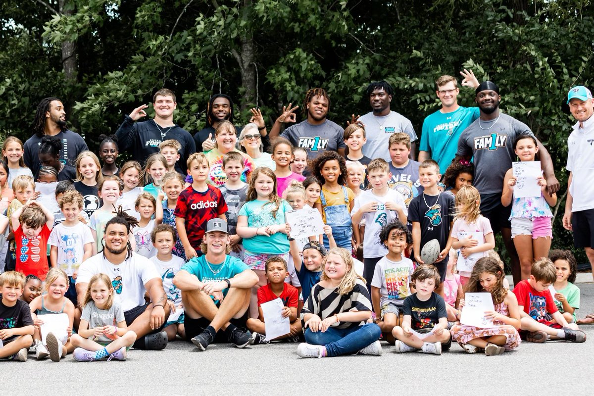 Team 10 led by @1214Kennedy got in some good fellowship with the youth in Conway & Myrtle Beach today! #ChantsUp