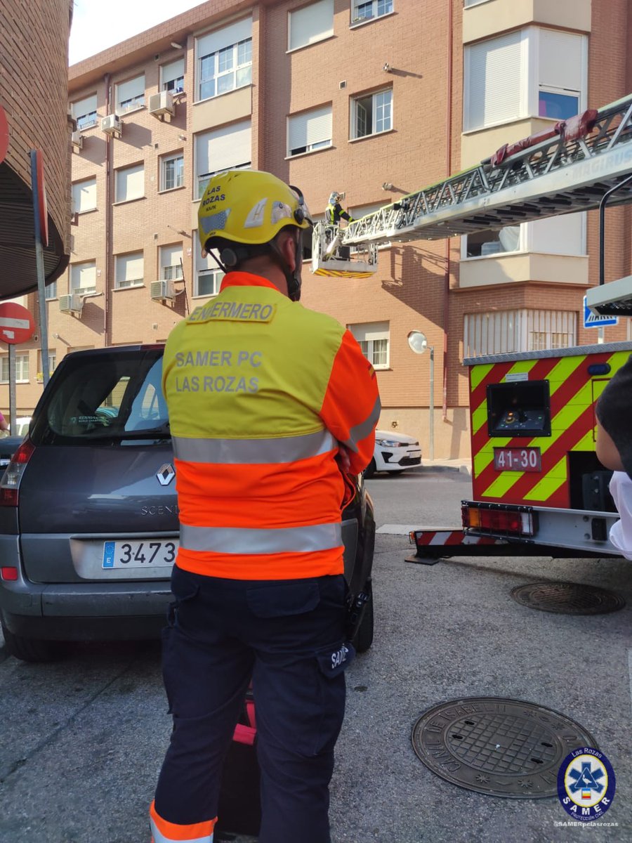 SAMERpclasrozas's tweet photo. ℹ️ Esta tarde hemos intervenido en preventivo a #BomberosCM, por incendio en vivienda en C/ Taberna #LasRozas. Solo se han producido daños materiales. Tambien han intervenido @LasRozasPolicia y @LasRozasPCivil. 
#LasRozasSegura https://t.co/hZFQ1NPbSr