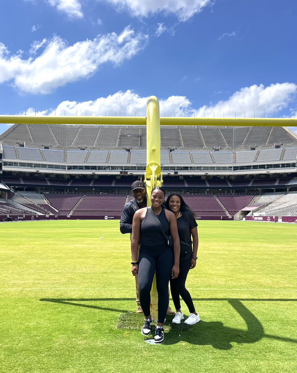 being home just means more👍🏿 #committed #gigem @Trisha_Ford @AggieSoftball